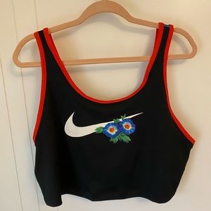 Nike NWT Crop Top, size M